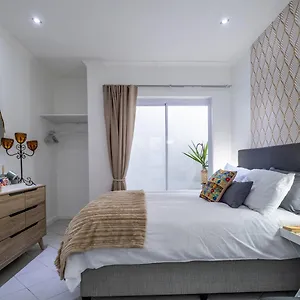 Quiet & Cosy In Claremont Cape Town